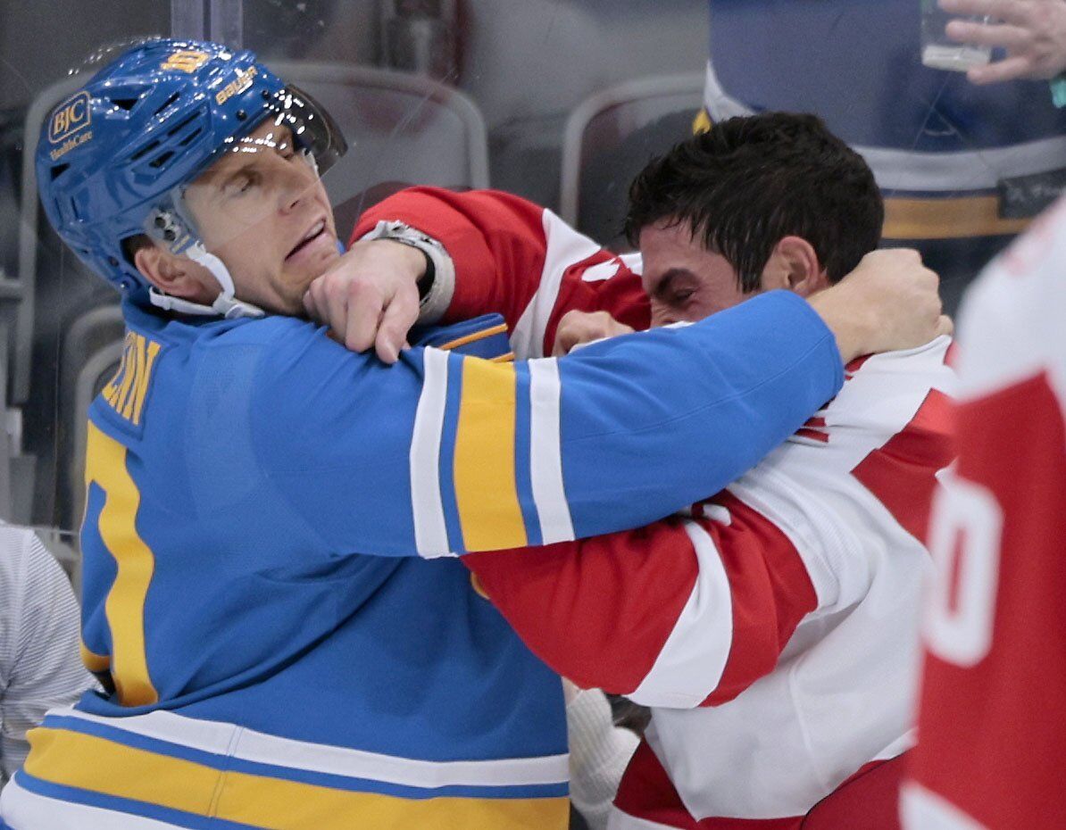 最新杏吧原创 Blues host the Red Wings